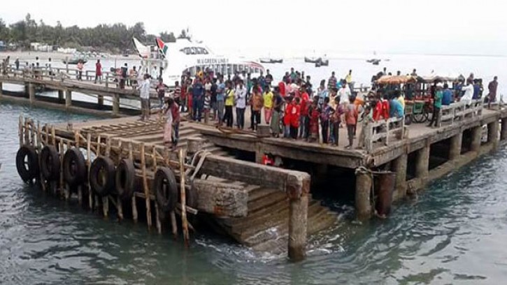 জাওয়াদ: তিন শতাধিক পর্যটক আটকা সেন্টমার্টিনে 